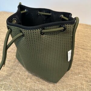Anthropology Jimeila Everywhere Green Bucket Bag Tote Athletic Vacation Travel